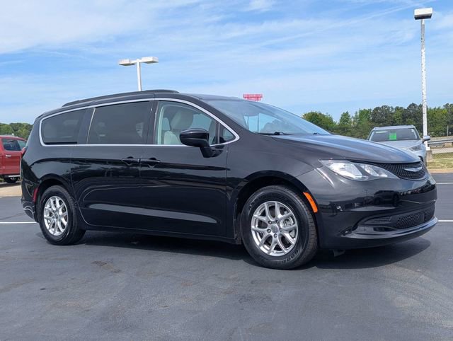 Used 2021 Chrysler Voyager Lxi video 2