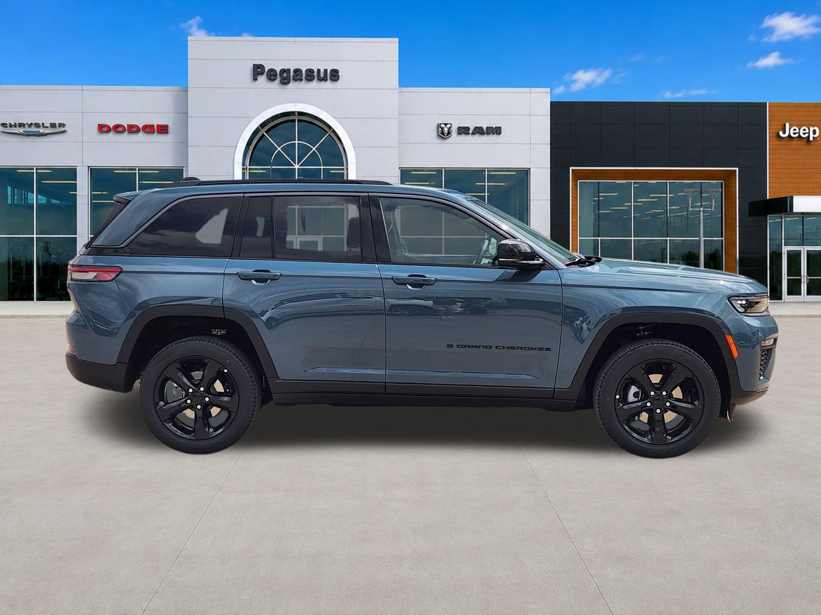 New 2026 Jeep Grand Cherokee Limited w/ Limited Altitude Package RWD image 7