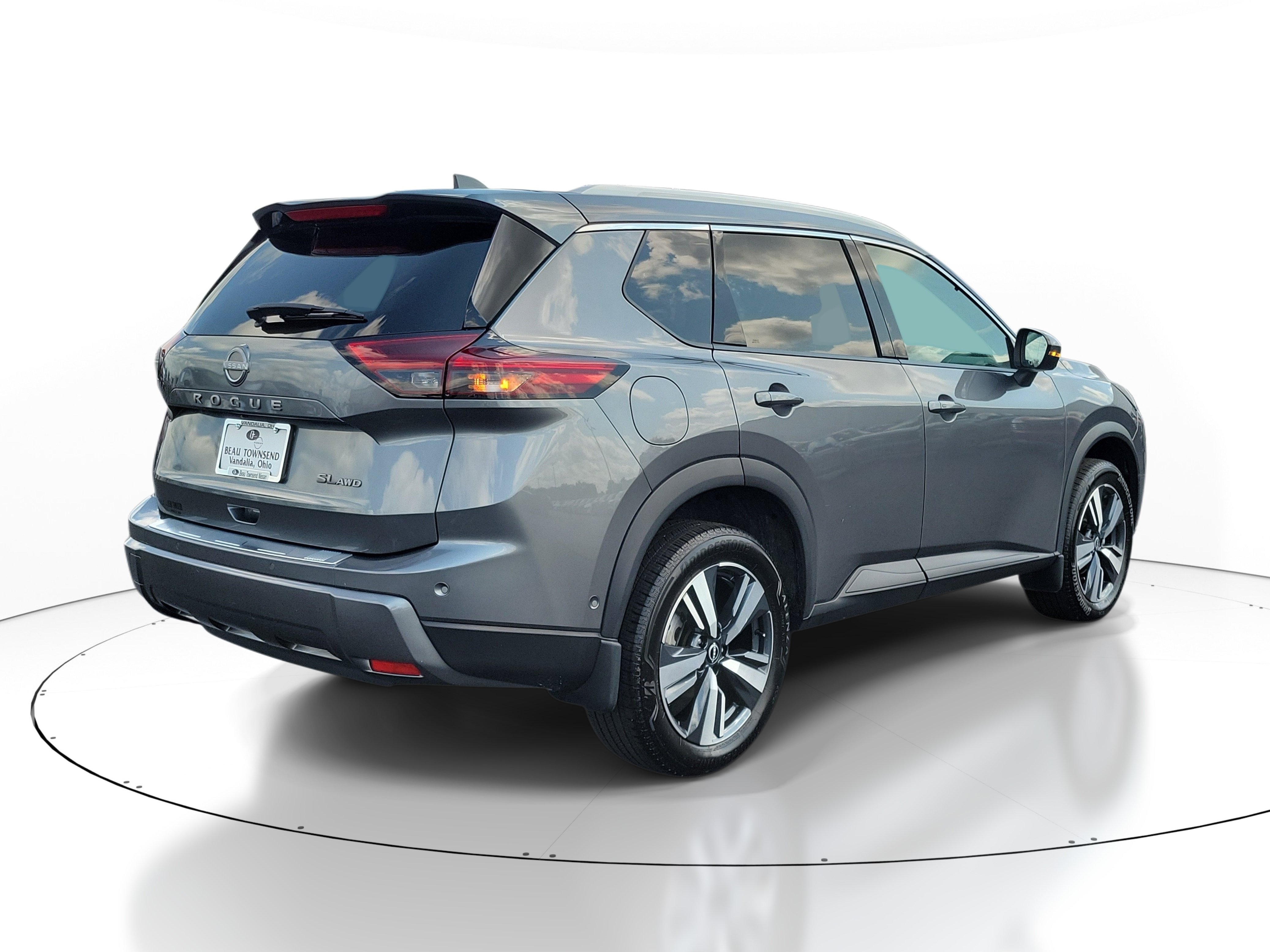 Certified 2025 Nissan Rogue SL AWD/4WD image 4