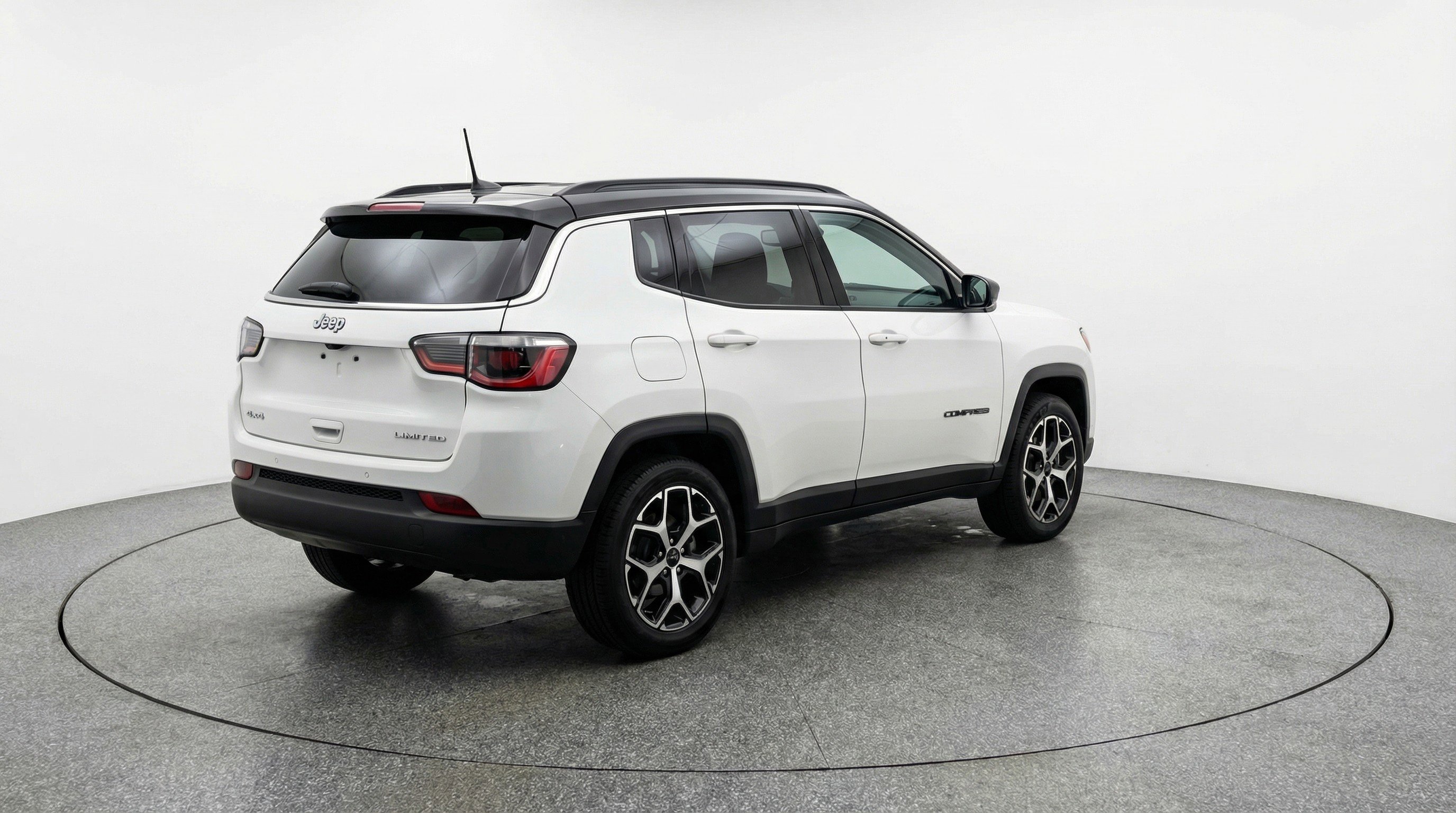 Used 2025 Jeep Compass Limited image 9