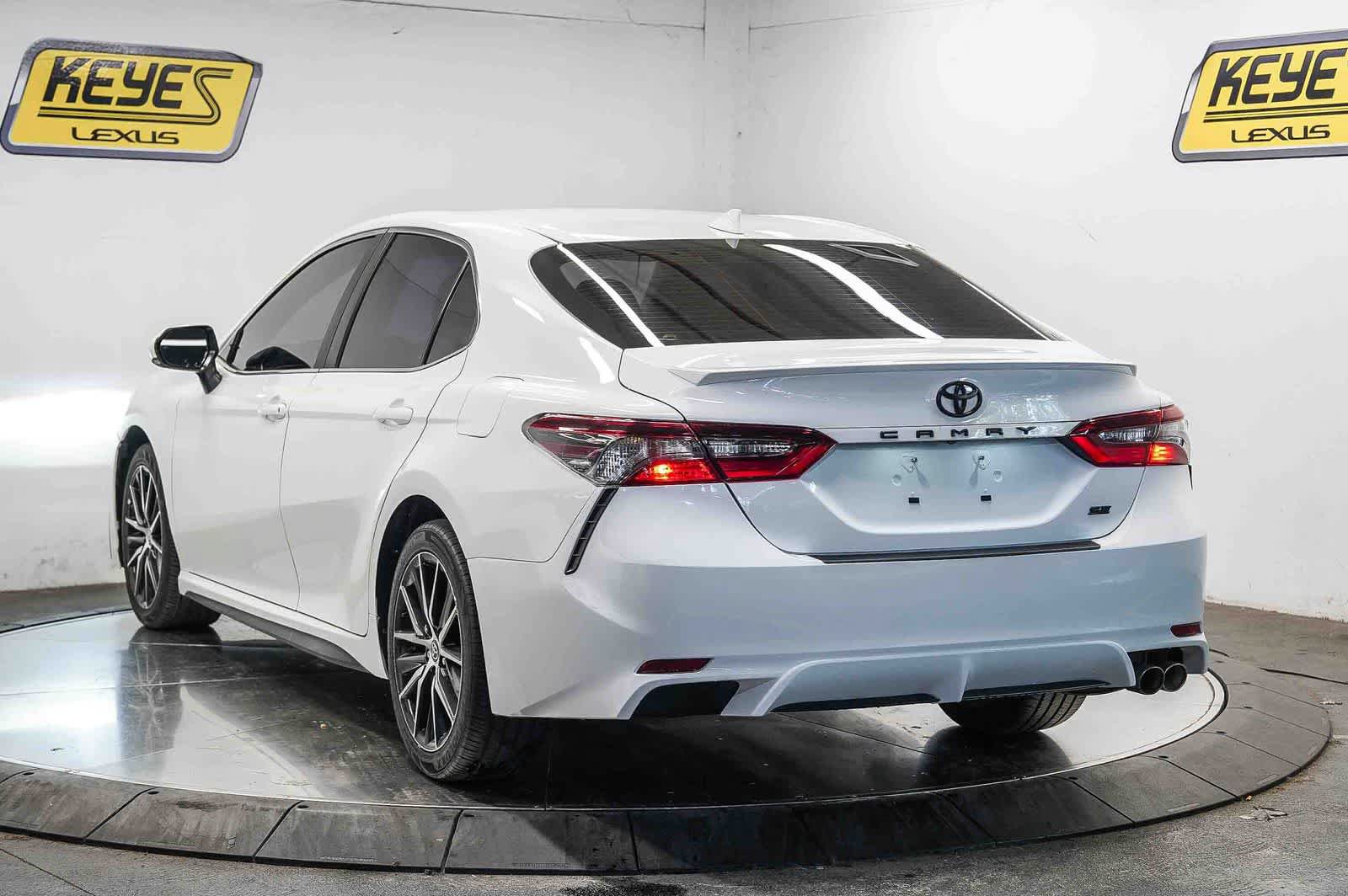 Used 2022 Toyota Camry SE w/ Convenience Package FWD image 2