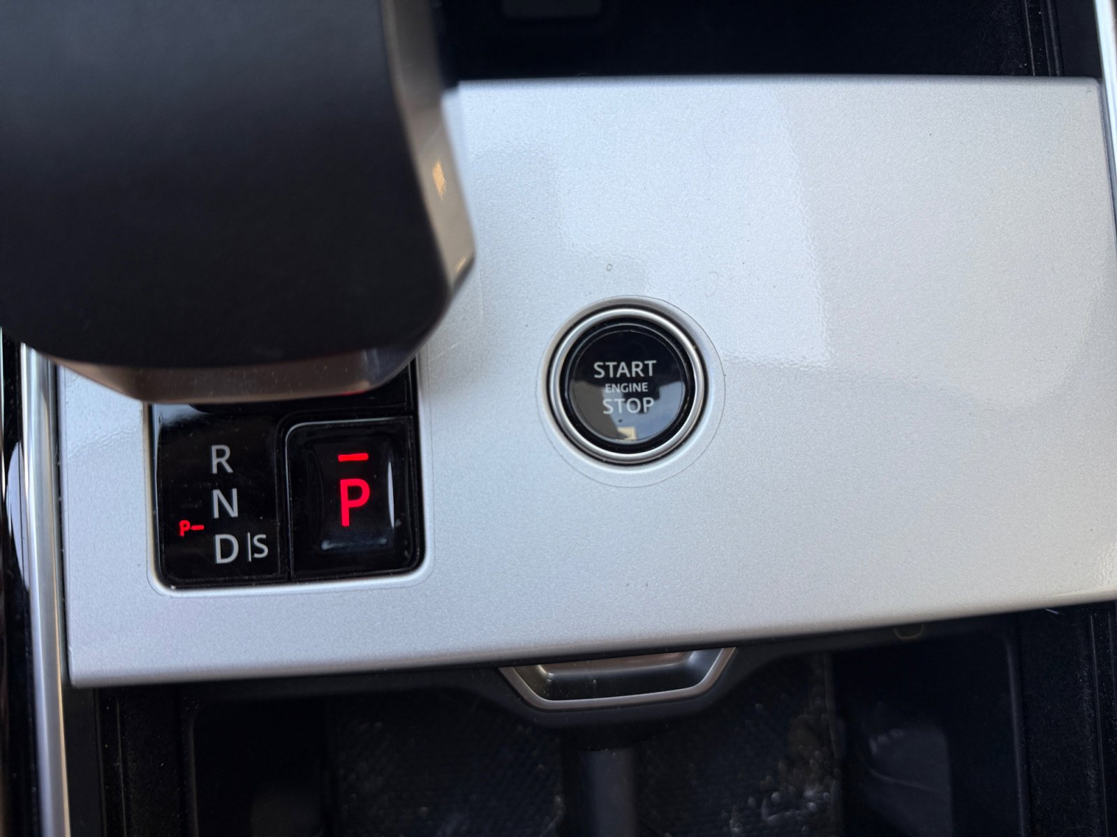 Used 2025 Land Rover Range Rover SE image 30