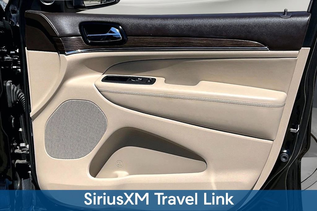 Used 2020 Jeep Grand Cherokee Overland AWD/4WD image 26