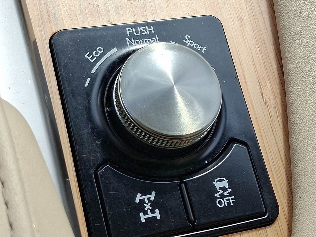 Used 2021 Lexus RX 350L Premium w/ Premium Package image 25