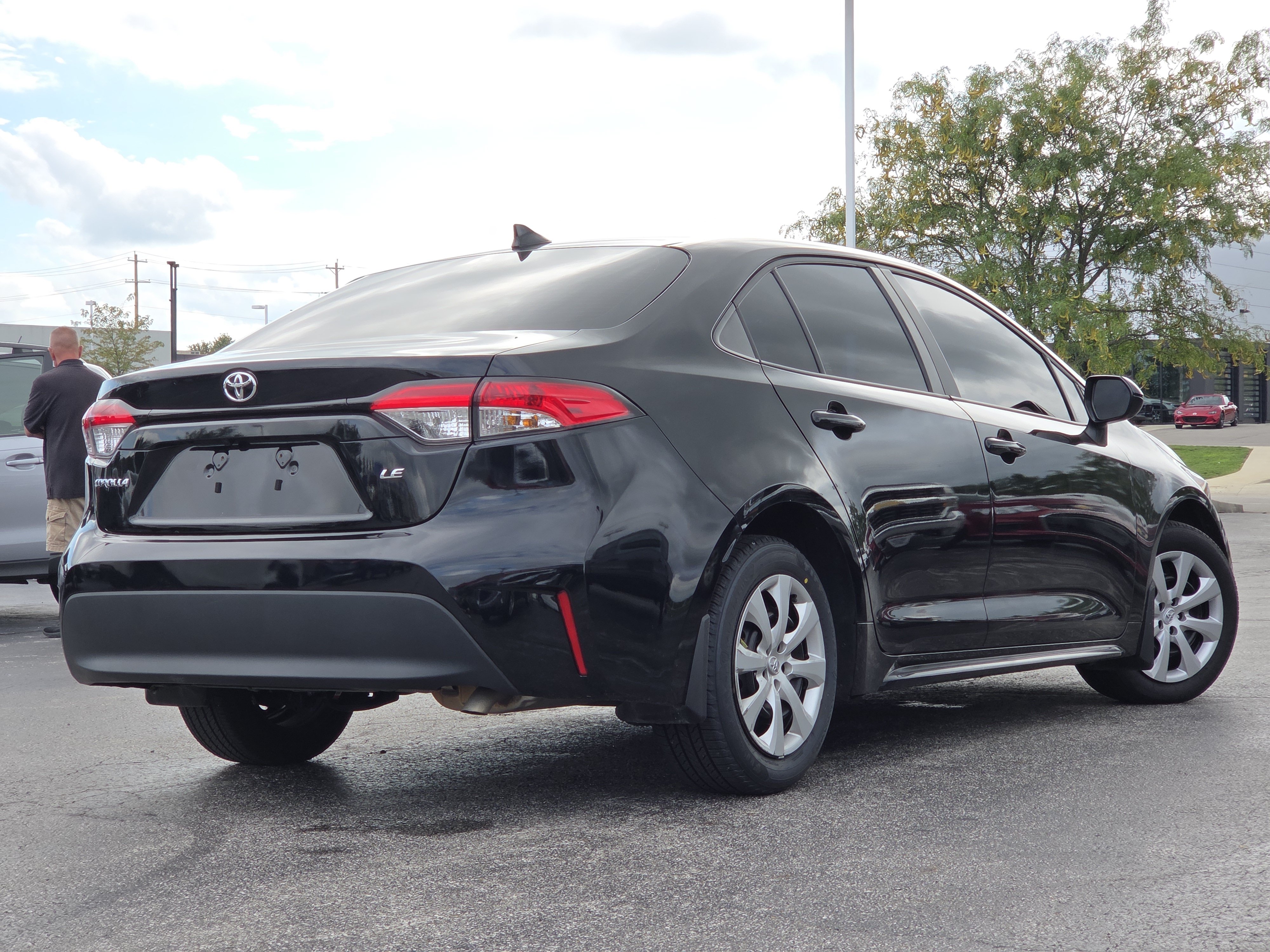 Used 2025 Toyota Corolla LE FWD image 8