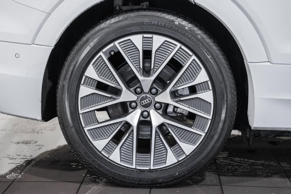 Used 2024 Audi Q8 e-tron Premium Plus image 16