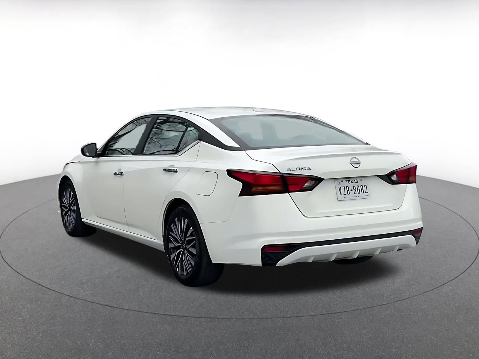 Used 2025 Nissan Altima 2.5 SV image 11