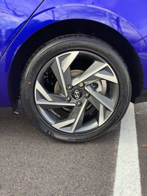 Certified 2025 Hyundai Elantra Sport image 36