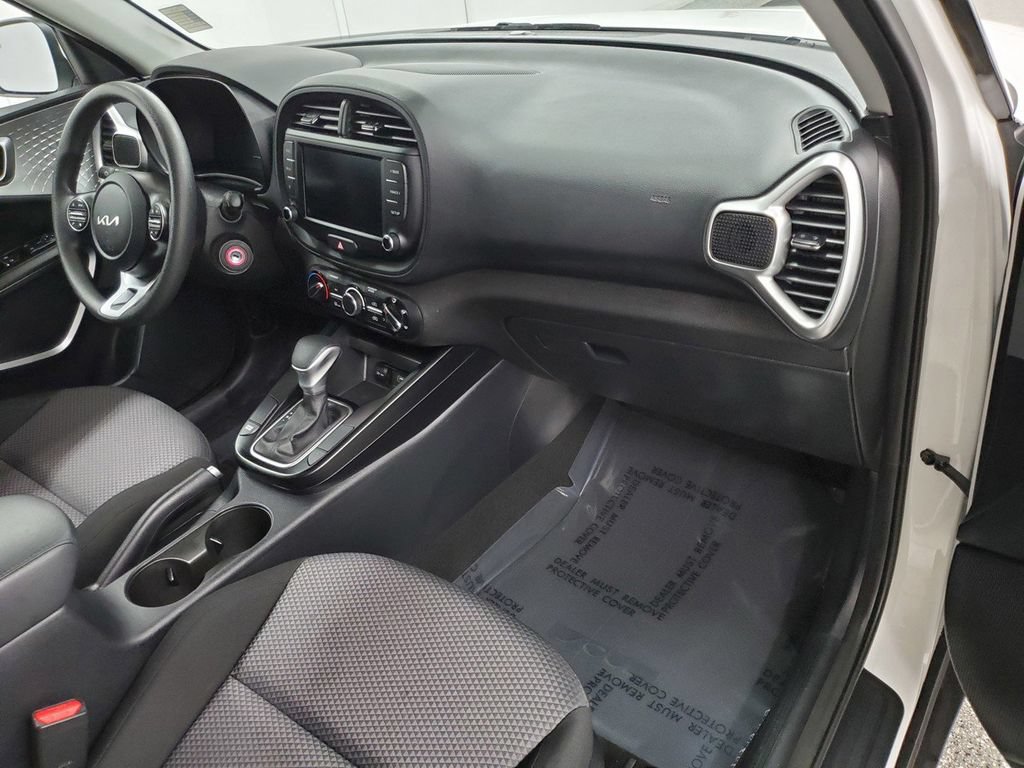 Used 2024 Kia Soul LX w/ Option Group 015 FWD image 13