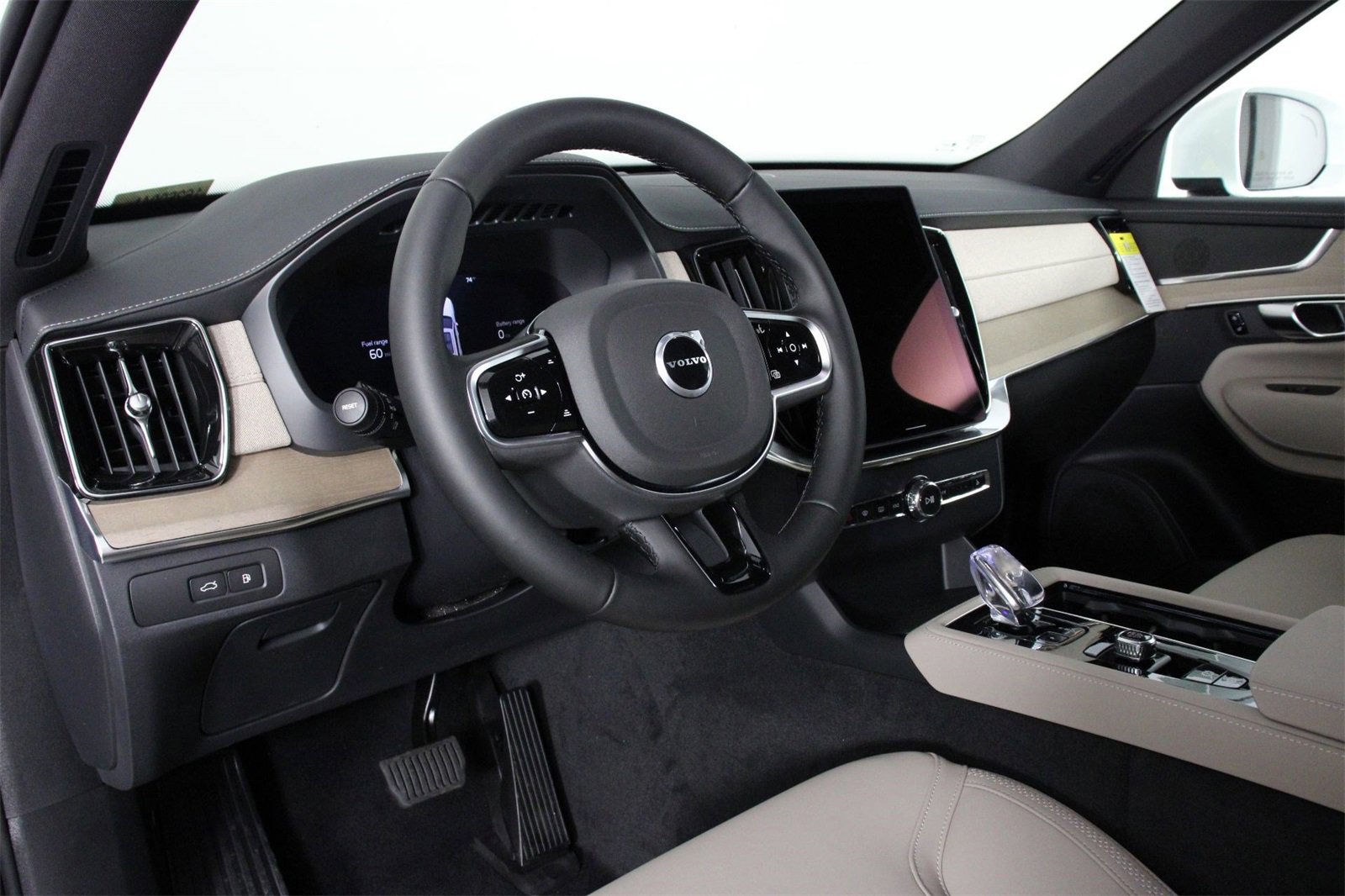 New 2026 Volvo XC90 T8 Plus image 8