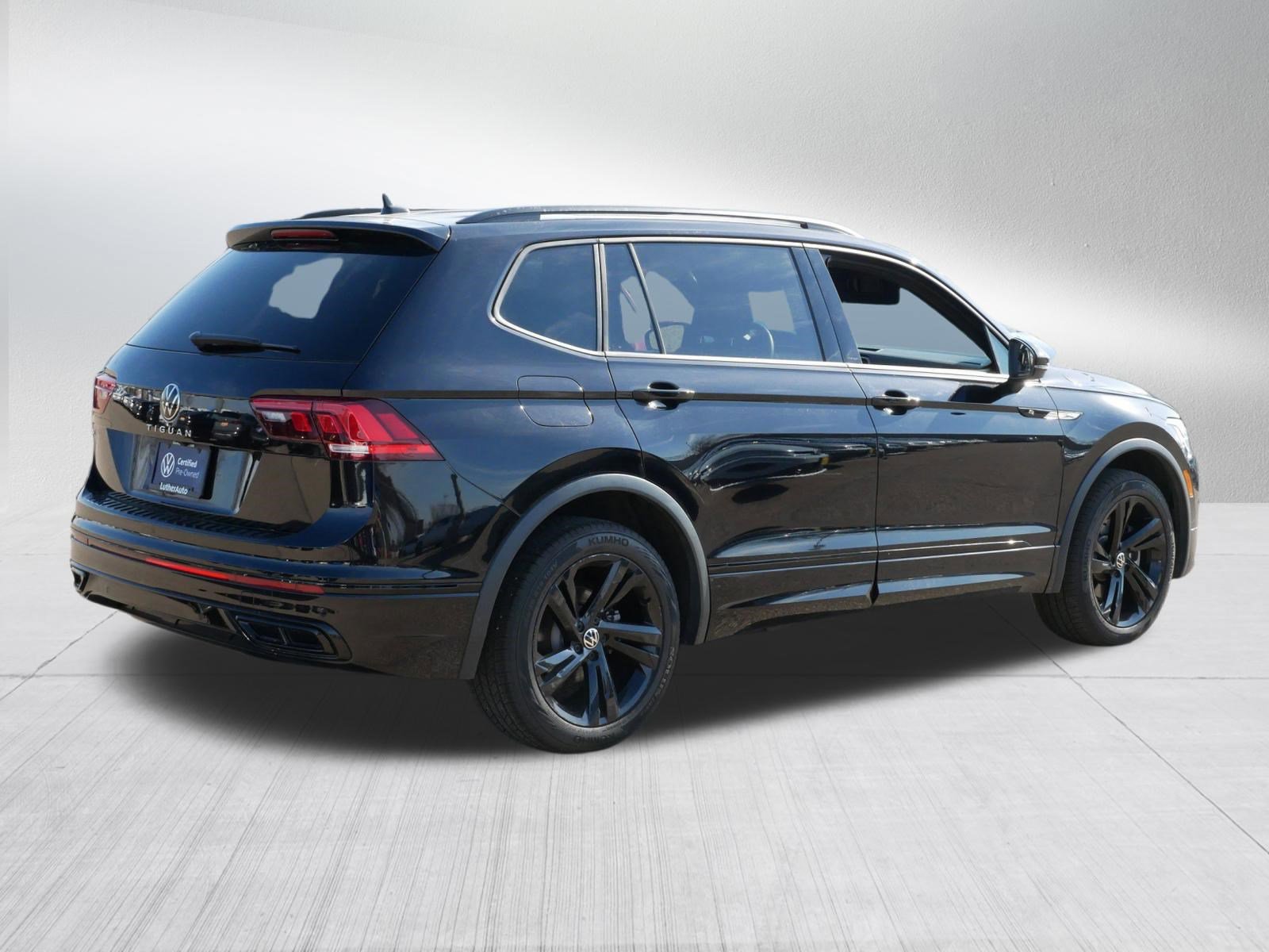 Certified 2023 Volkswagen Tiguan SE R-Line image 7