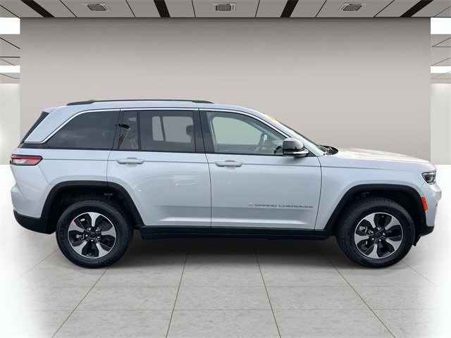 Used 2023 Jeep Grand Cherokee 4WD 4xe image 2