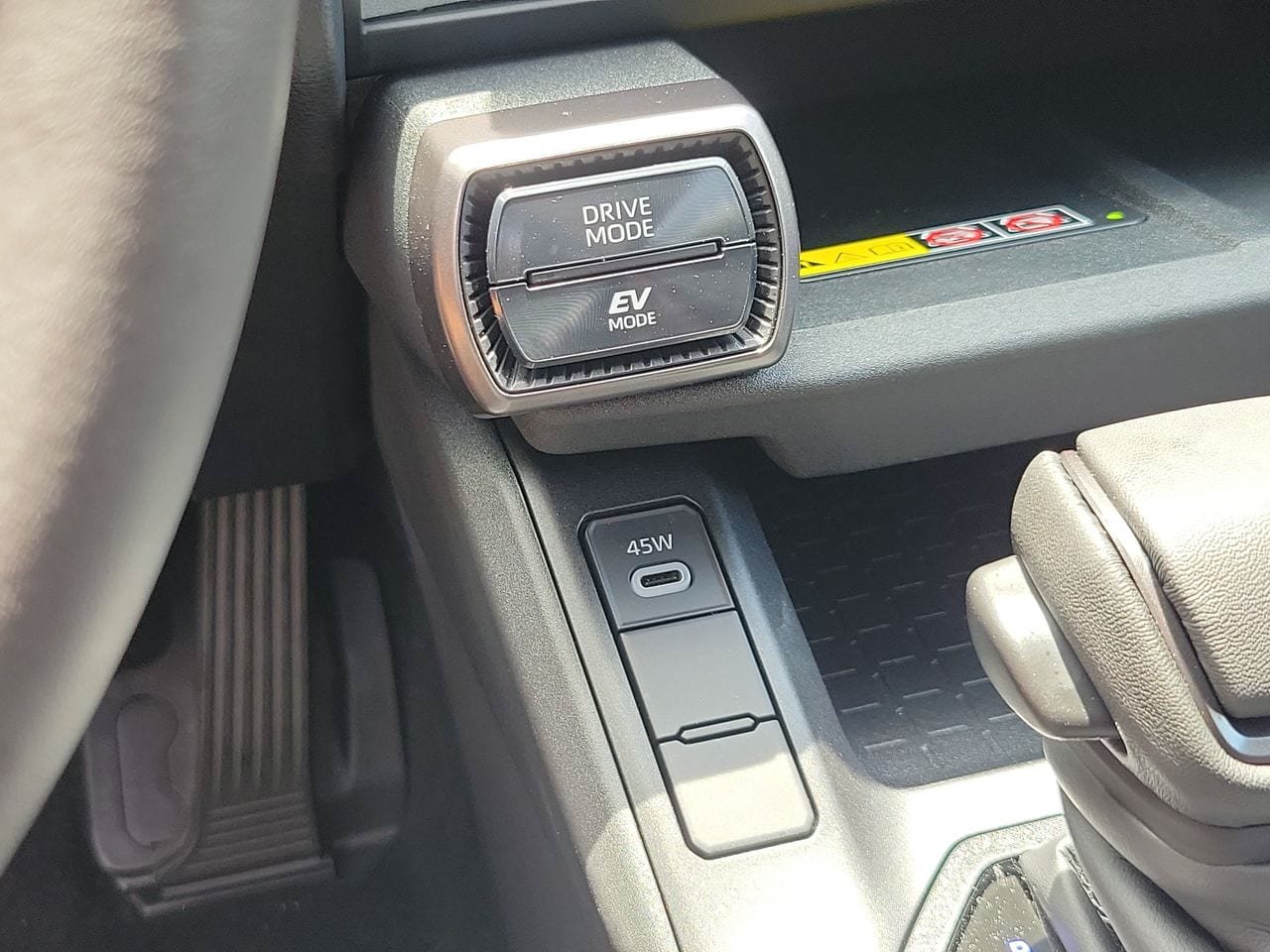 Used 2026 Toyota RAV4 XLE Premium FWD image 30
