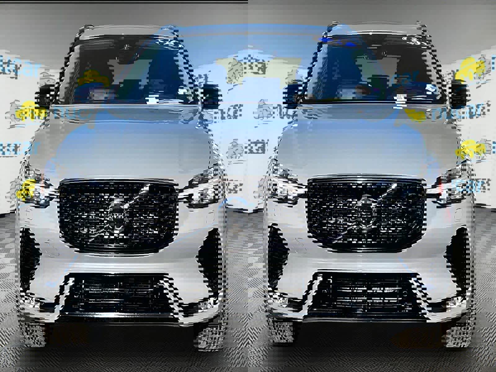 Used 2025 Volvo XC60 B5 Plus image 2