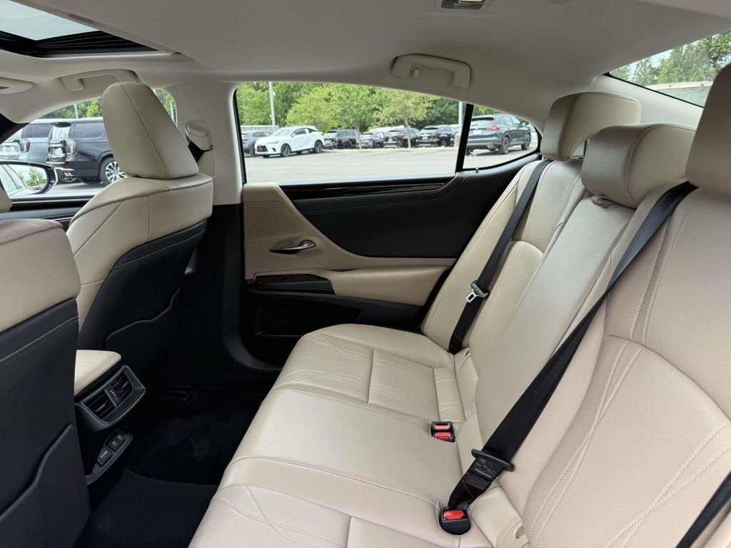 Used 2019 Lexus ES 300h FWD image 17