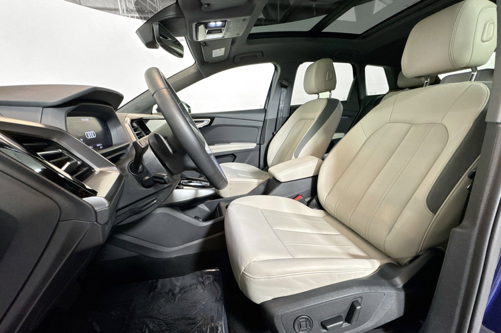 Used 2025 Audi Q4 e-tron Premium image 18