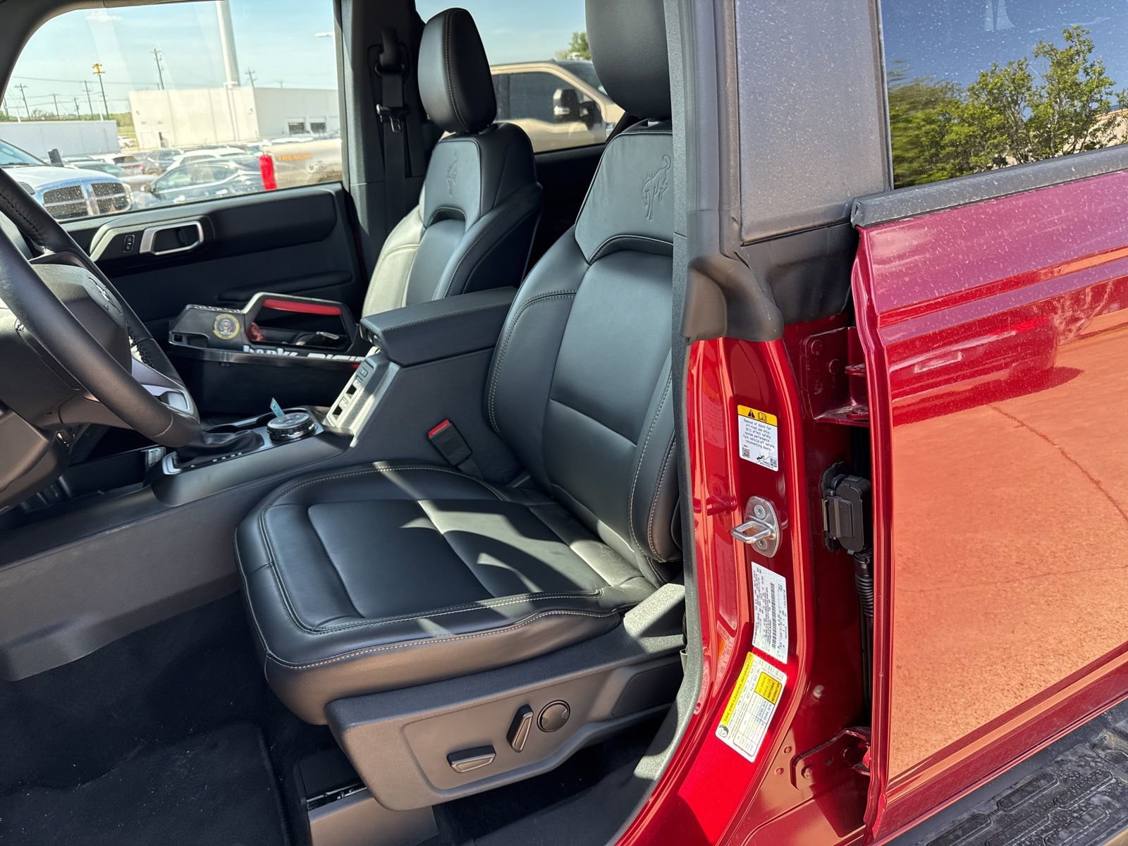 Used 2025 Ford Bronco Badlands image 12