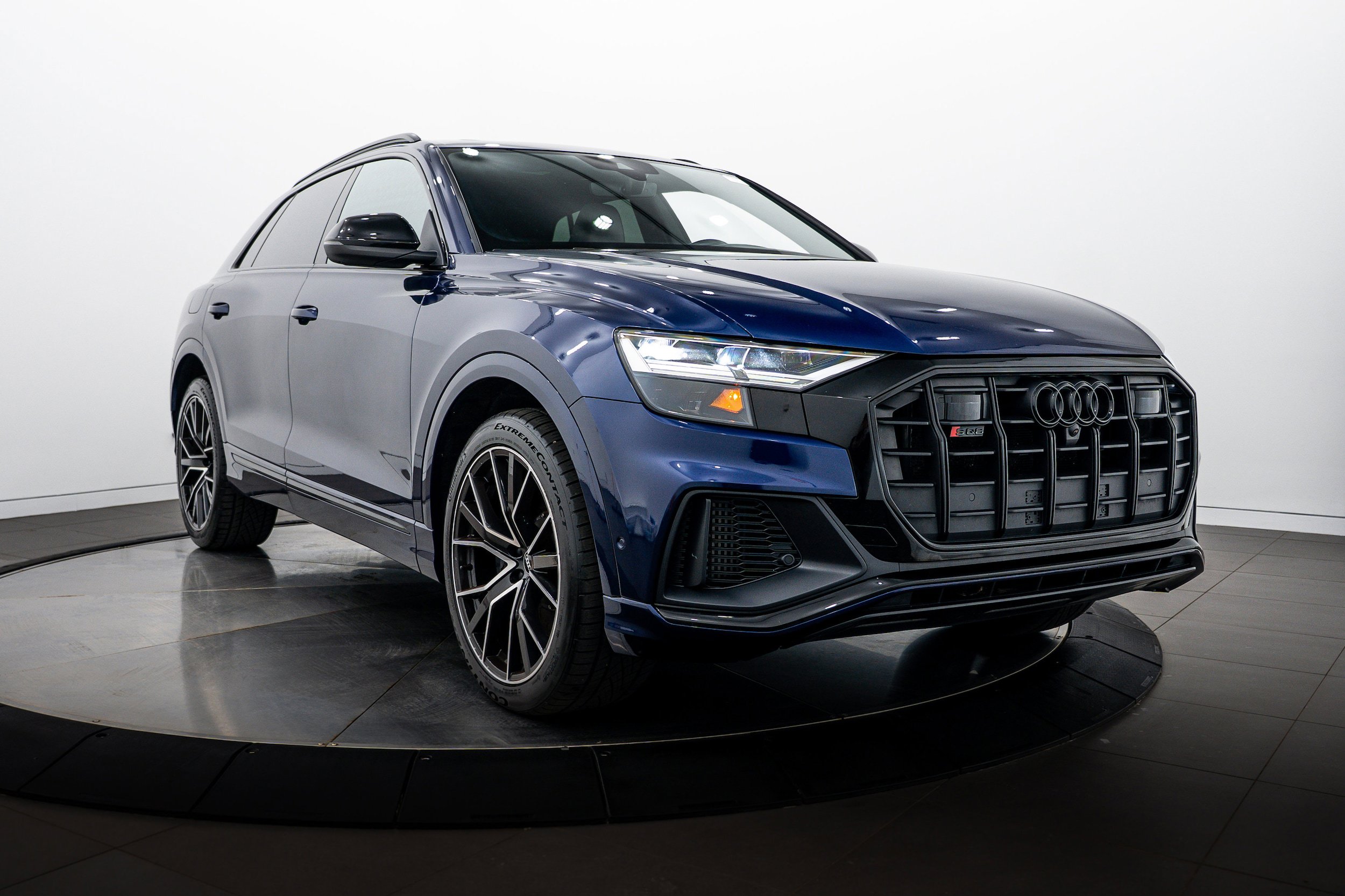 Used 2021 Audi SQ8 Premium Plus w/ SQ8 Black Optic Package AWD/4WD image 2
