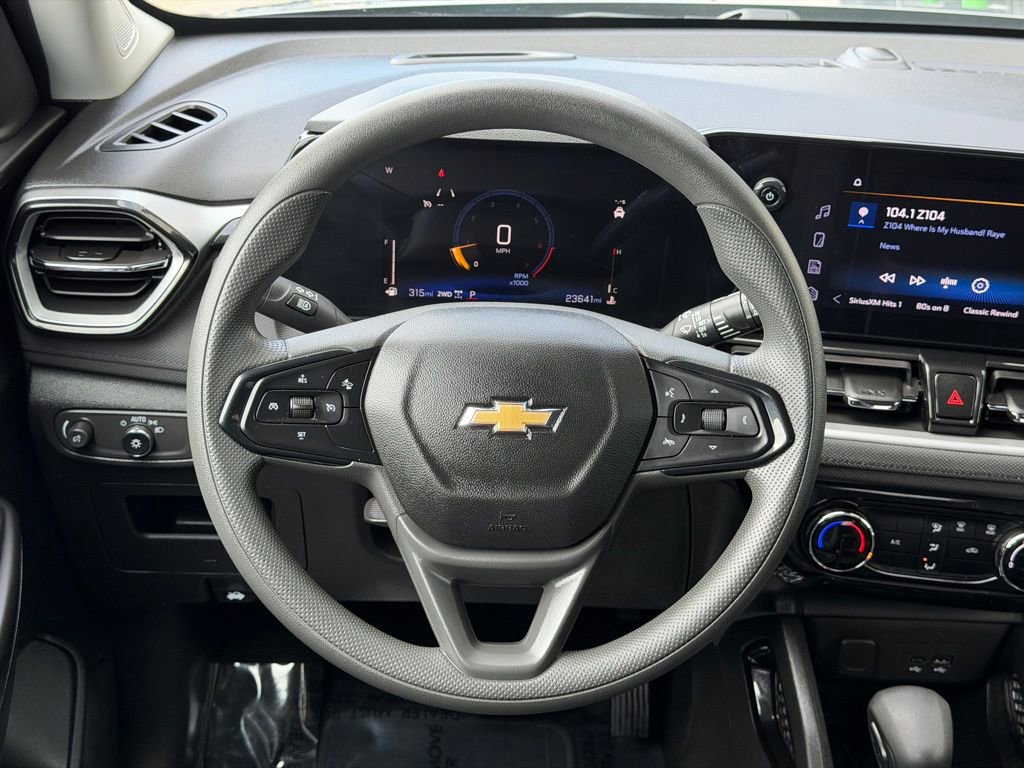 Used 2025 Chevrolet TrailBlazer LT AWD/4WD image 18