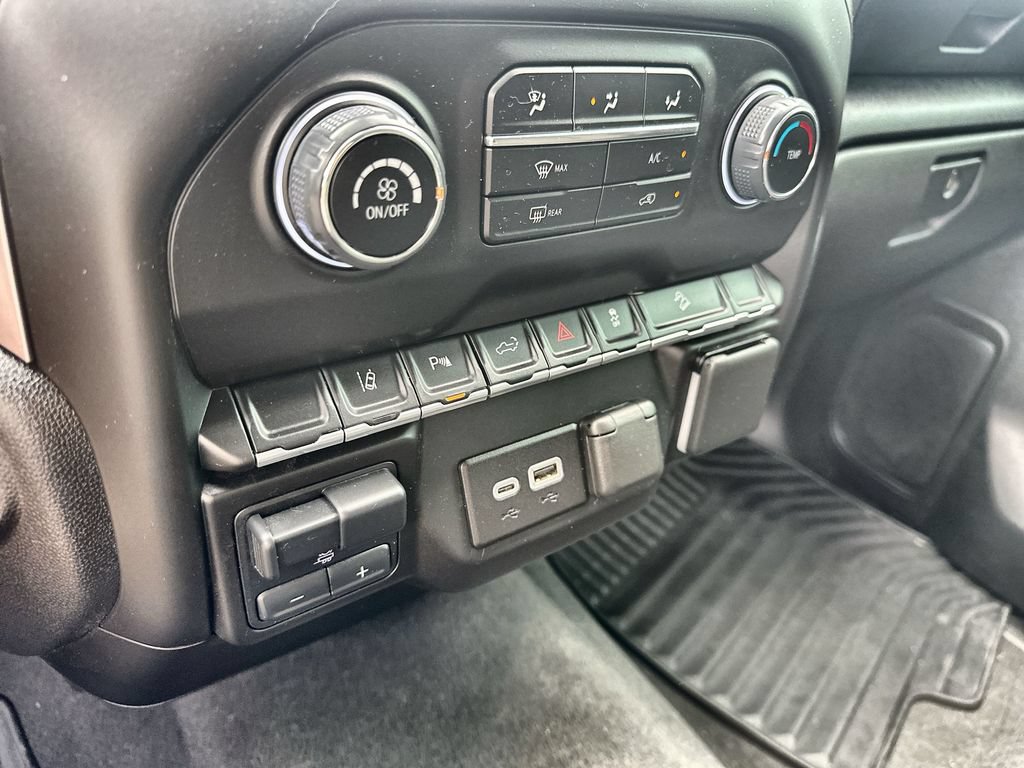 Used 2024 Chevrolet Silverado 2500 Custom w/ Custom Value Package AWD/4WD image 27