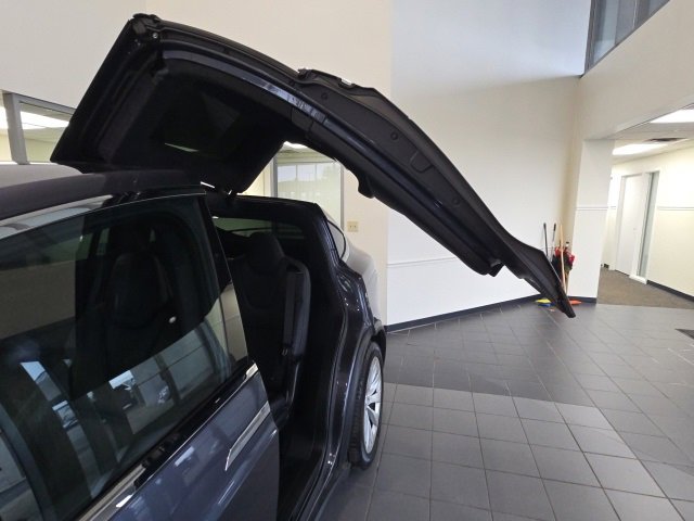 Used 2019 Tesla Model X P100D image 12