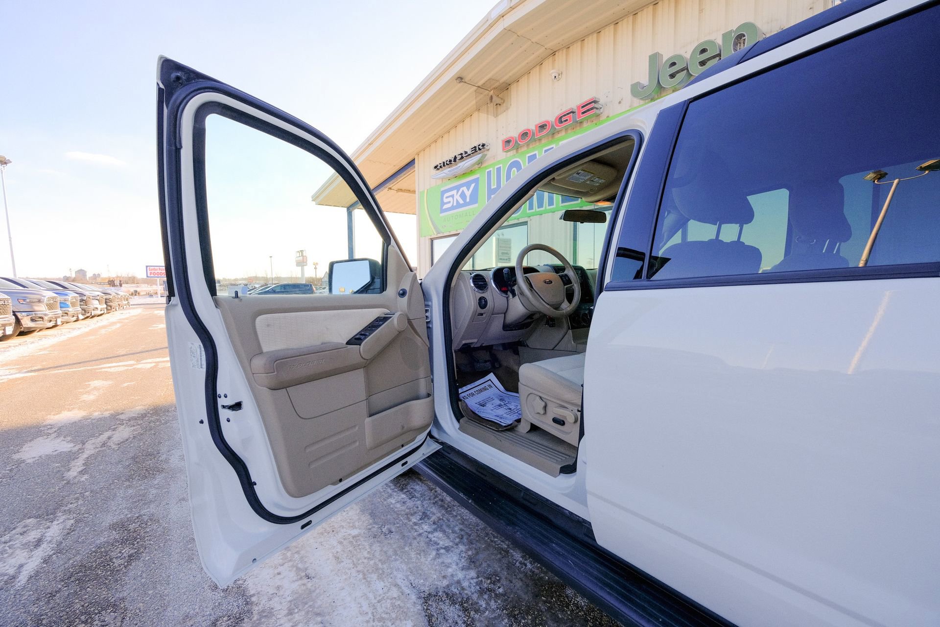 Used 2010 Ford Explorer XLT image 22