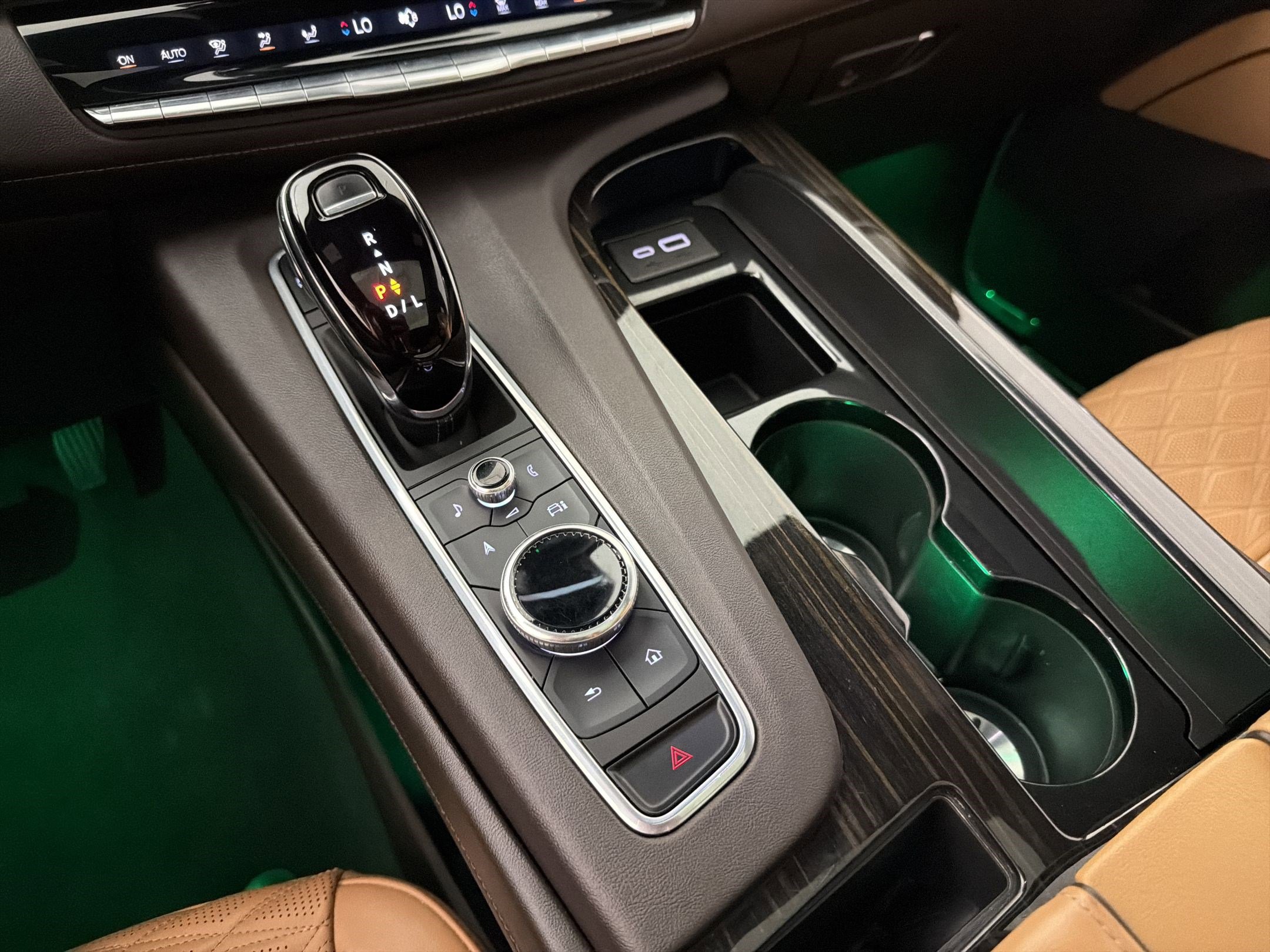 Used 2023 Cadillac Escalade Premium Luxury AWD/4WD image 16