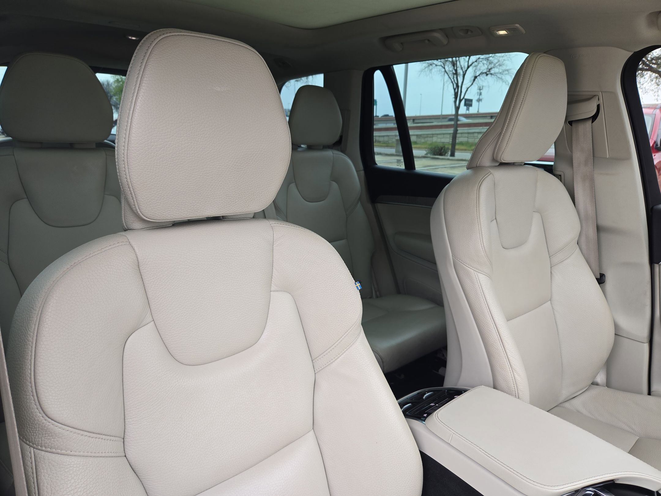 Used 2023 Volvo XC90 B6 Plus AWD/4WD image 31