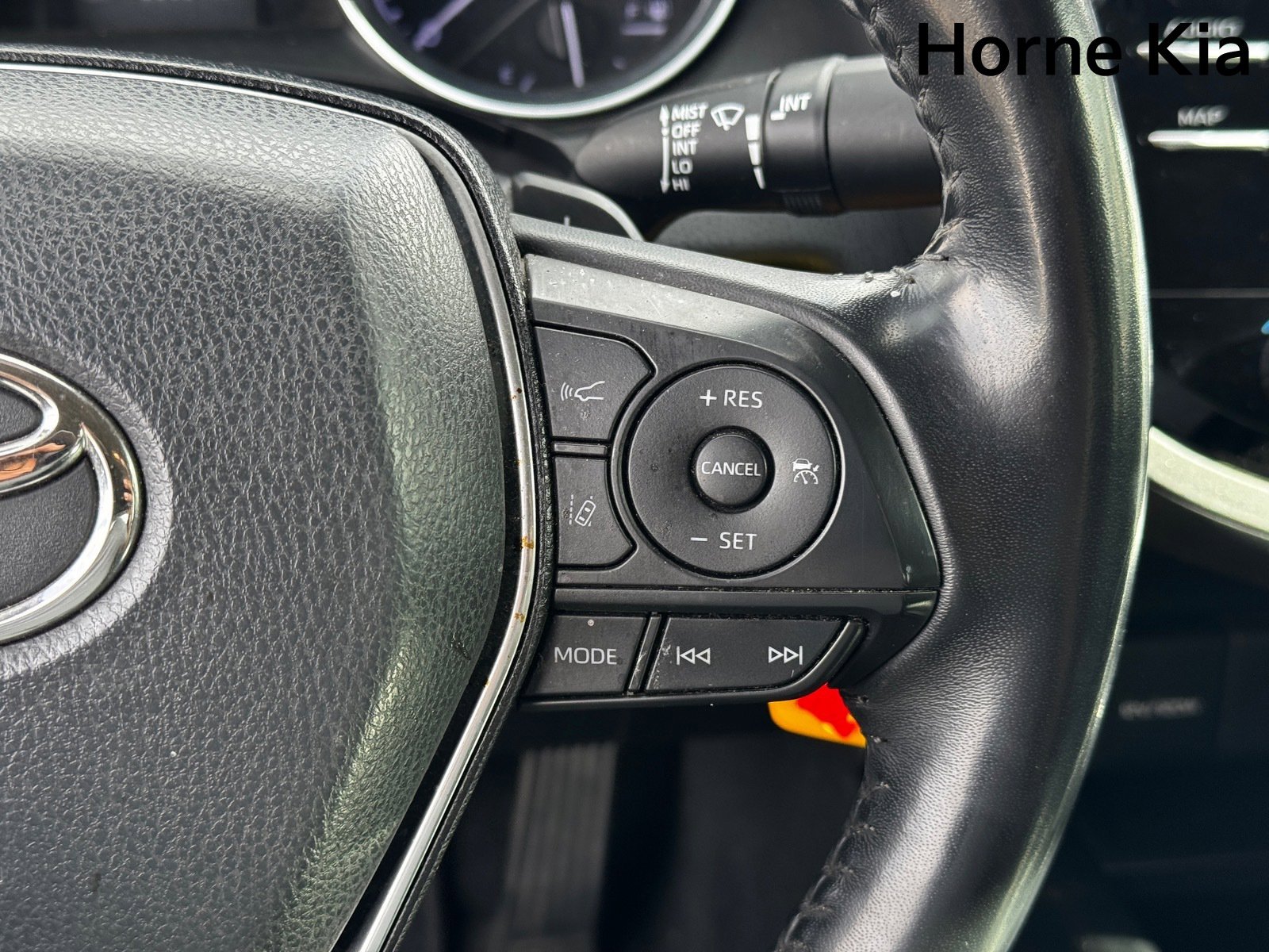 Used 2020 Toyota Camry SE image 19