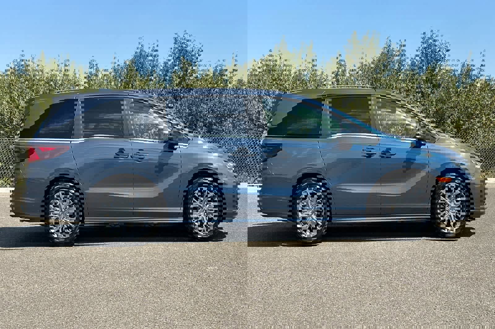 New 2026 Honda Odyssey Touring image 2