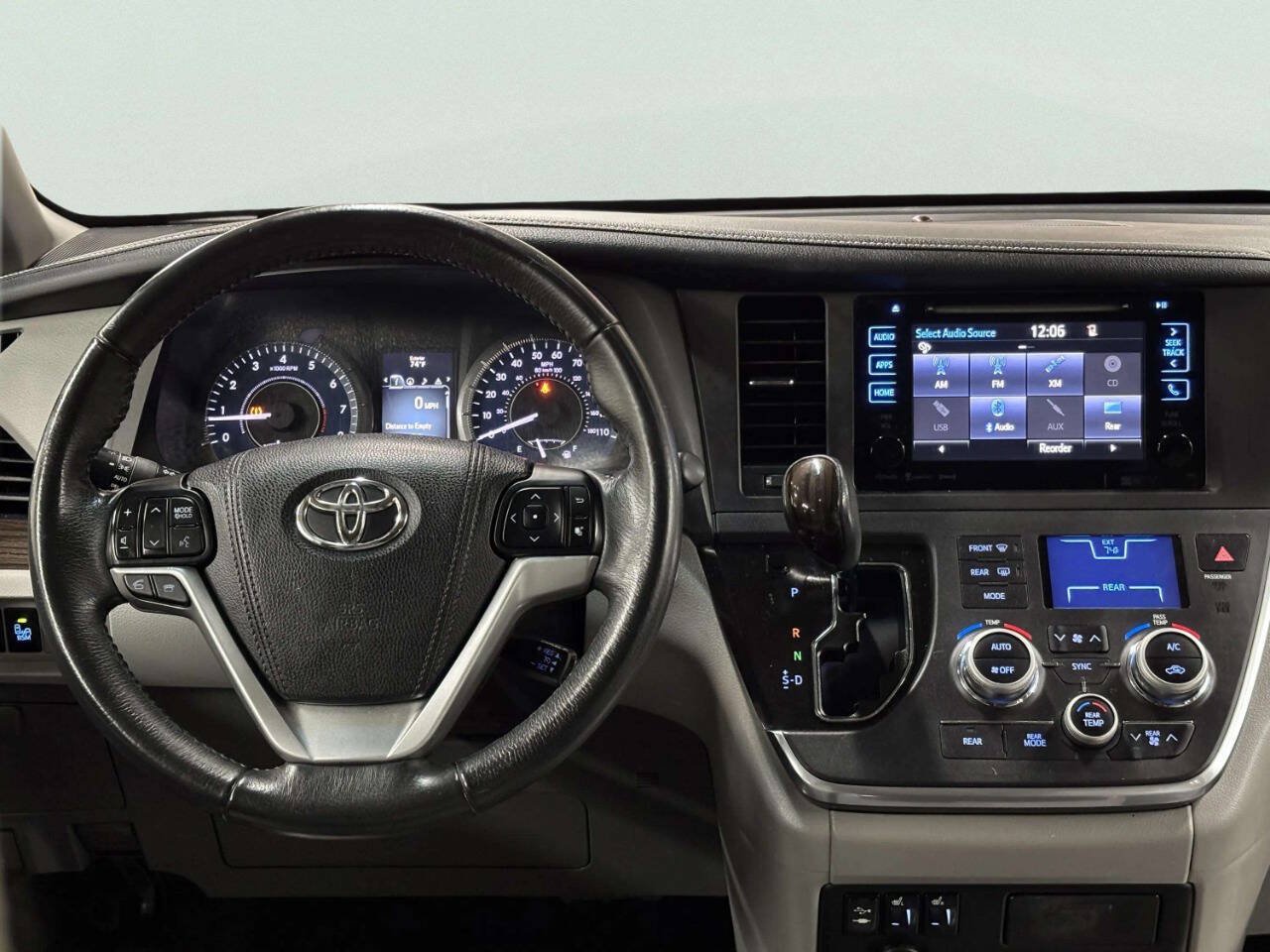 Used 2017 Toyota Sienna XLE Premium AWD/4WD image 27