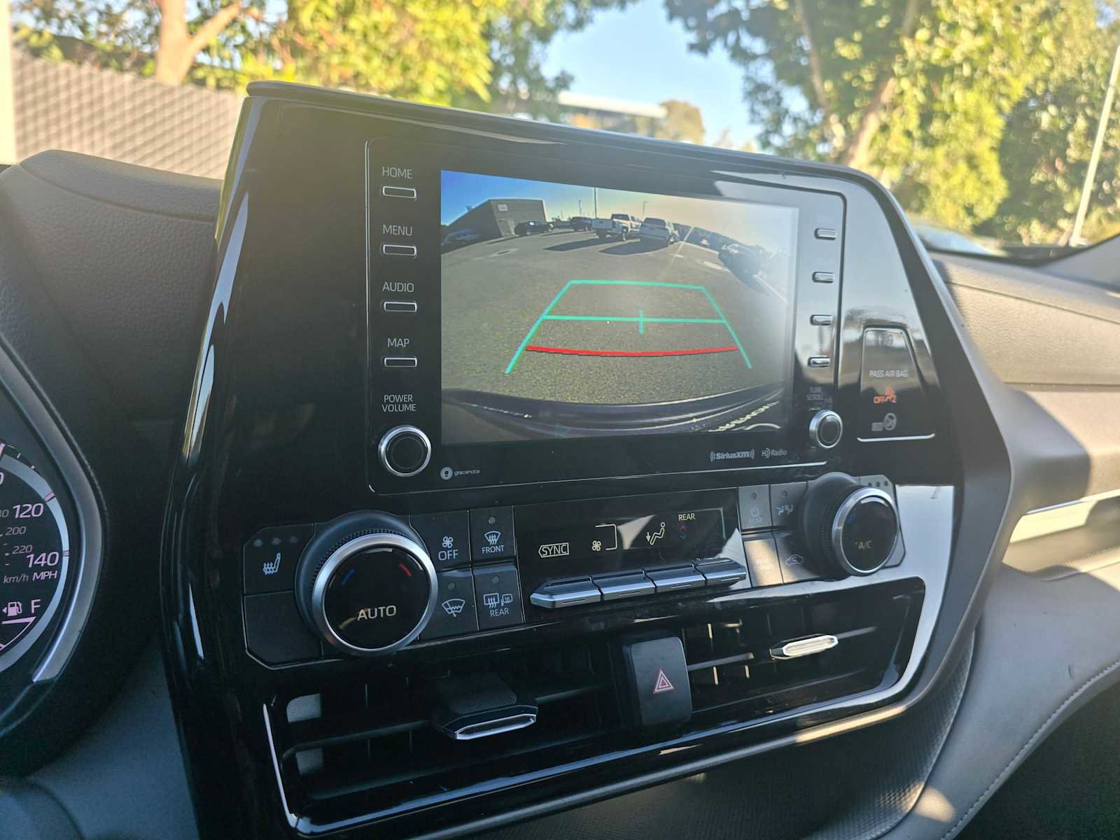 Used 2022 Toyota Highlander XLE image 30