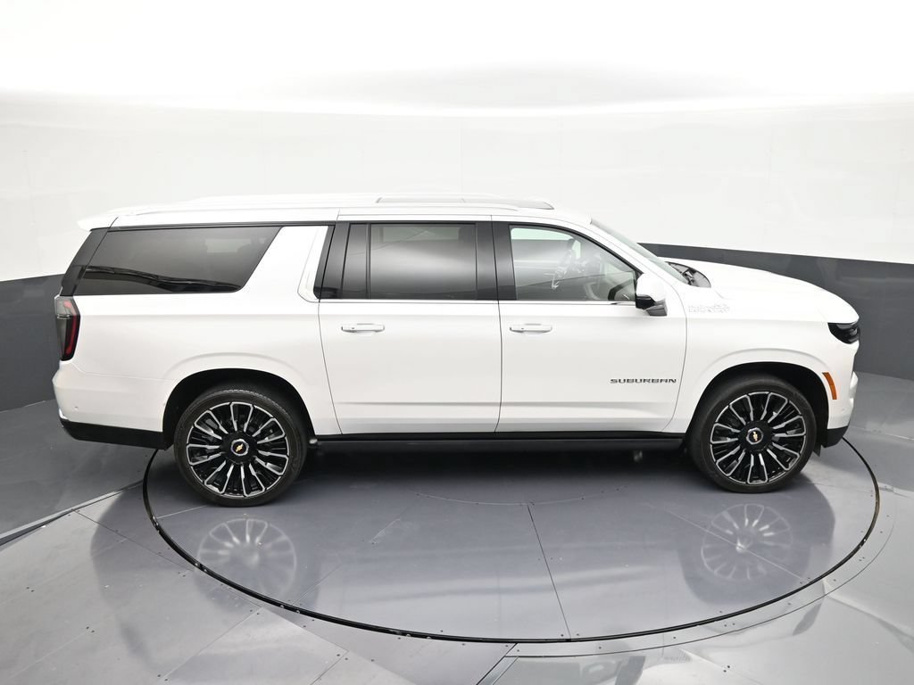 Used 2025 Chevrolet Suburban High Country AWD/4WD image 16