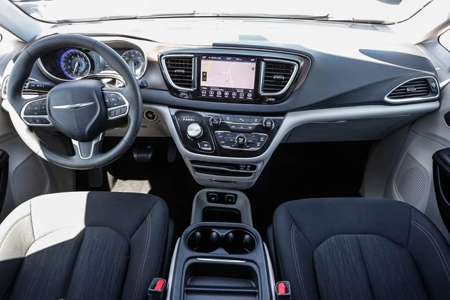 Used 2018 Chrysler Pacifica Touring Plus w/ Tire & Wheel Group FWD image 12