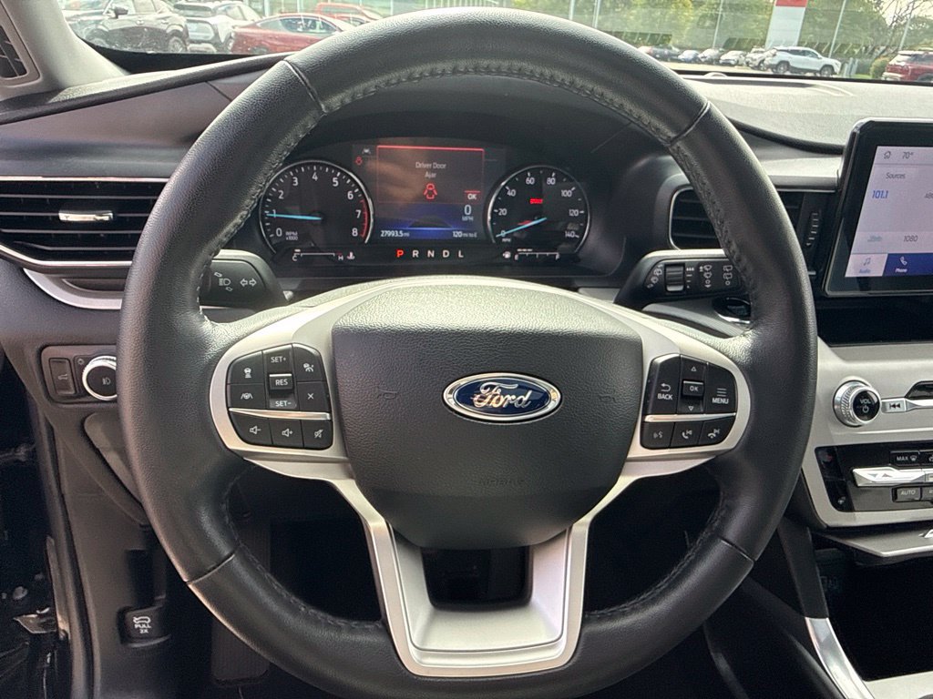 Used 2023 Ford Explorer XLT w/ Equipment Group 202A AWD/4WD image 8