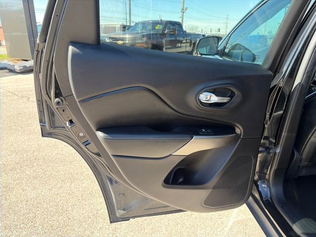 Used 2020 Jeep Cherokee Latitude Plus w/ Cold Weather Group FWD image 27