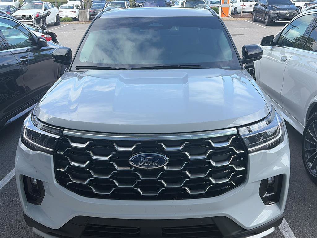 Used 2025 Ford Explorer Platinum w/ Ultimate Package AWD/4WD image 3