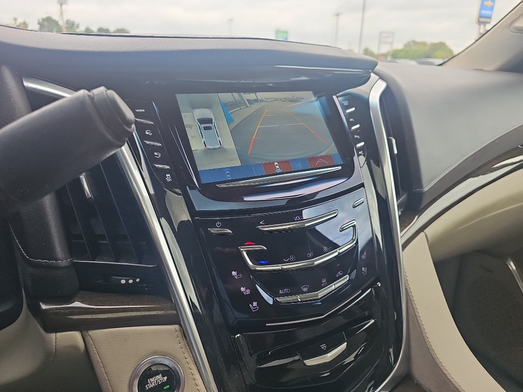 Used 2020 Cadillac Escalade Premium Luxury AWD/4WD image 16