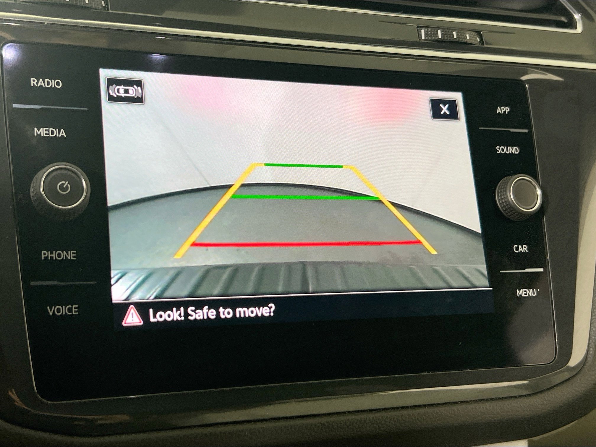 Used 2022 Volkswagen Tiguan SE R-Line AWD/4WD image 13