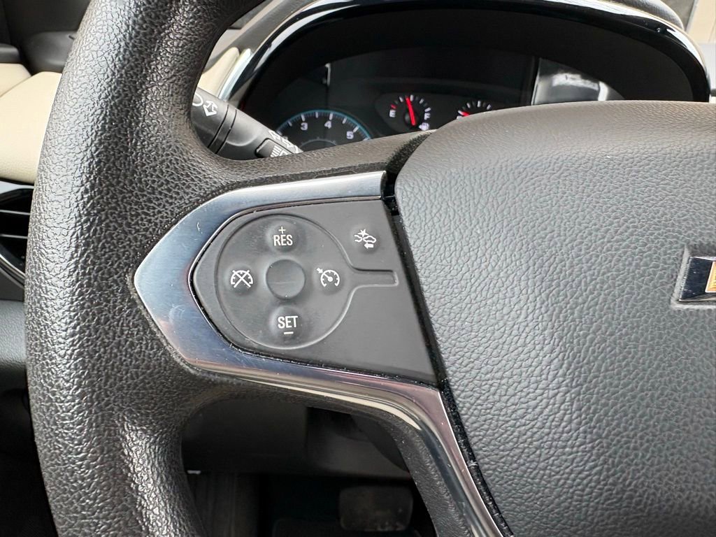 Used 2023 Chevrolet Traverse LS image 24