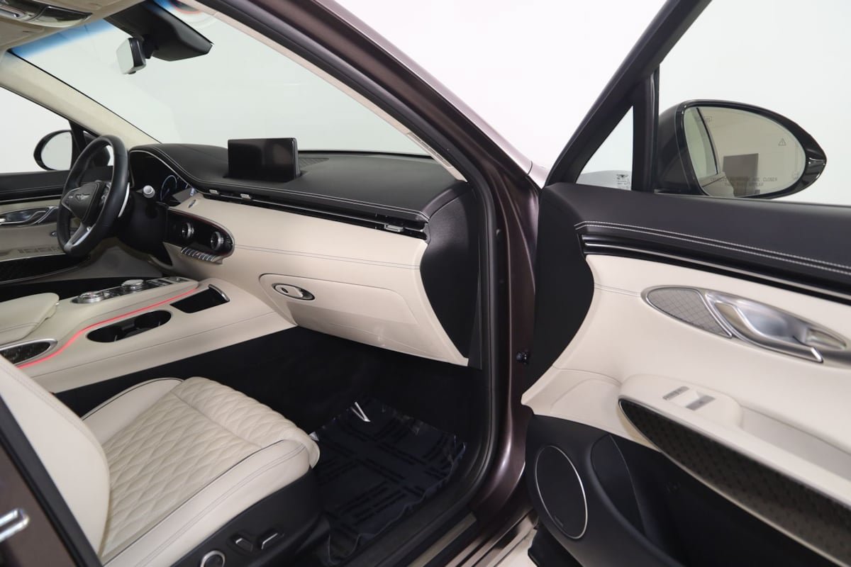 Used 2023 Genesis GV70 3.5T Sport w/ Sport Prestige Package AWD/4WD image 47