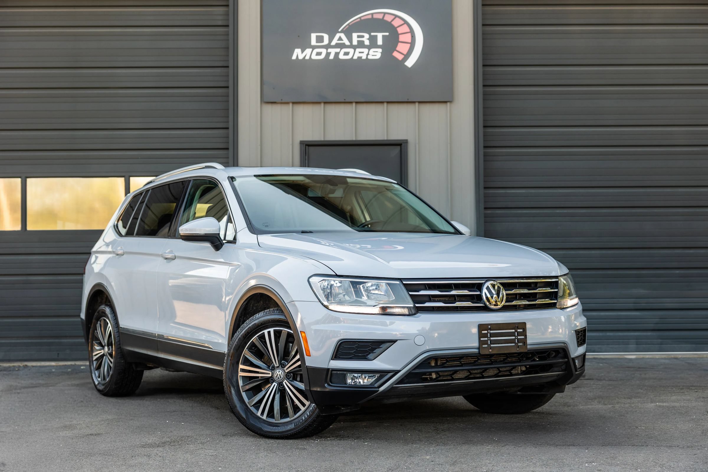 Used 2018 Volkswagen Tiguan SEL FWD image 3