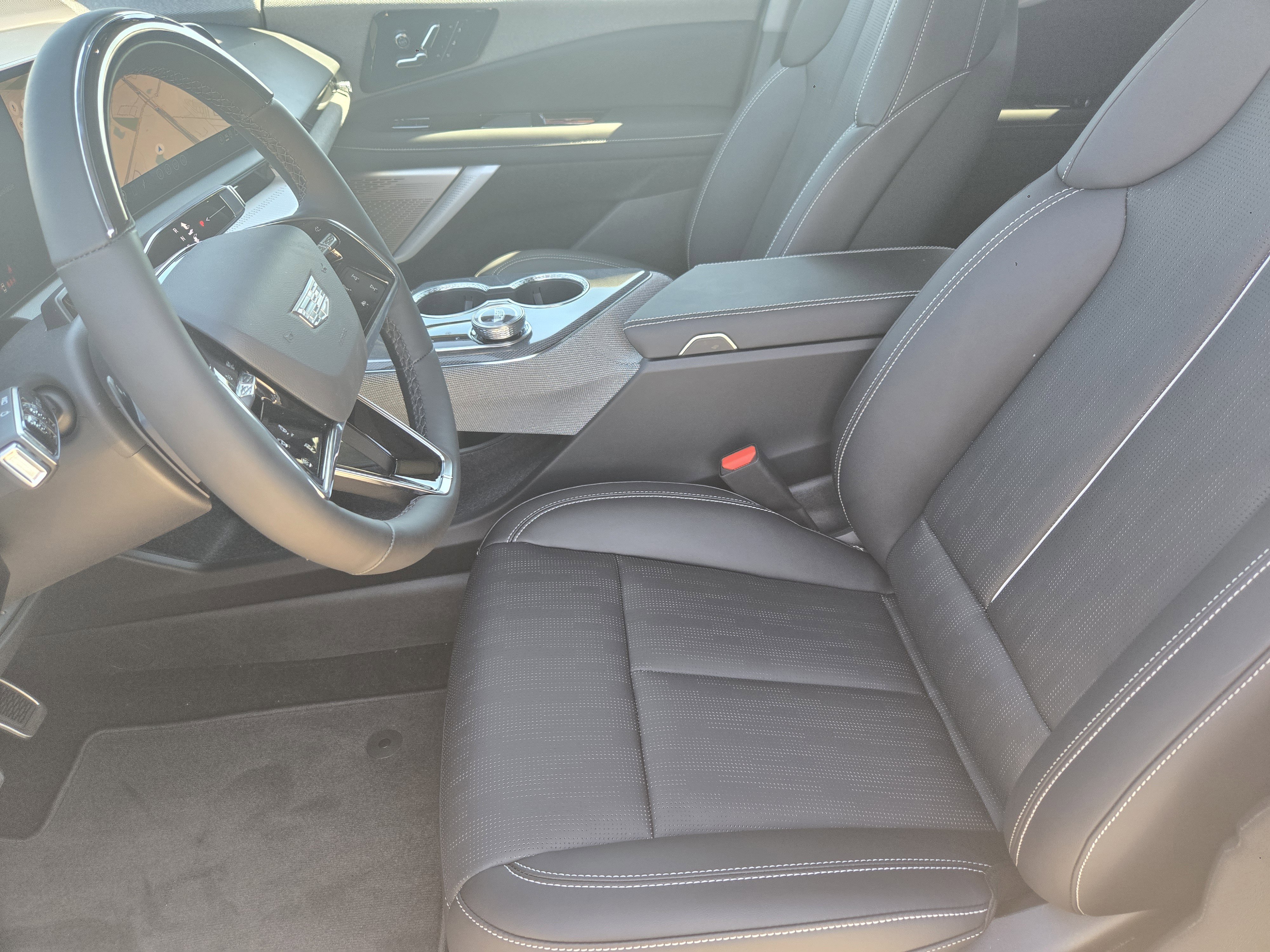 New 2025 Cadillac Optiq Luxury 2 image 9