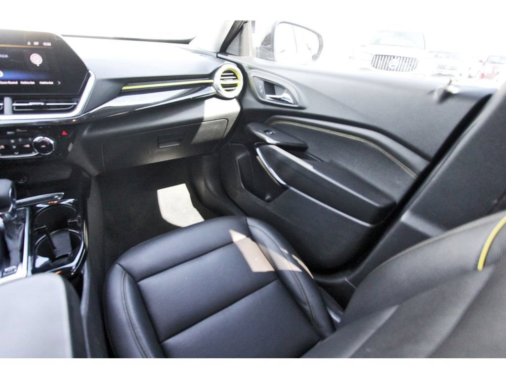Used 2025 Chevrolet Trax ACTIV w/ Sunroof Package FWD image 10