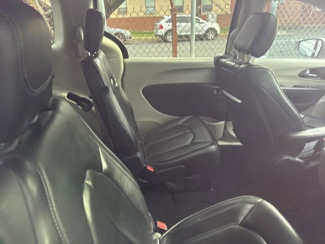 Used 2019 Chrysler Pacifica Limited w/ Tire & Wheel Group image 14