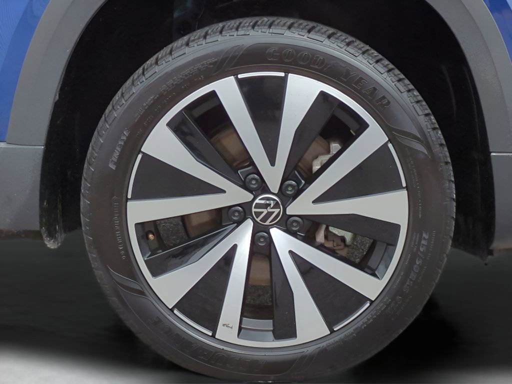 Used 2024 Volkswagen Taos SE image 11