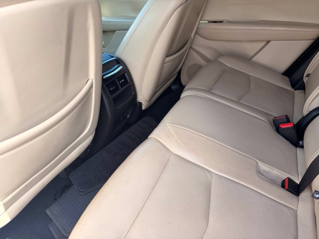 Used 2019 Cadillac XT5 Luxury w/ LPO, Radiant Package FWD image 15