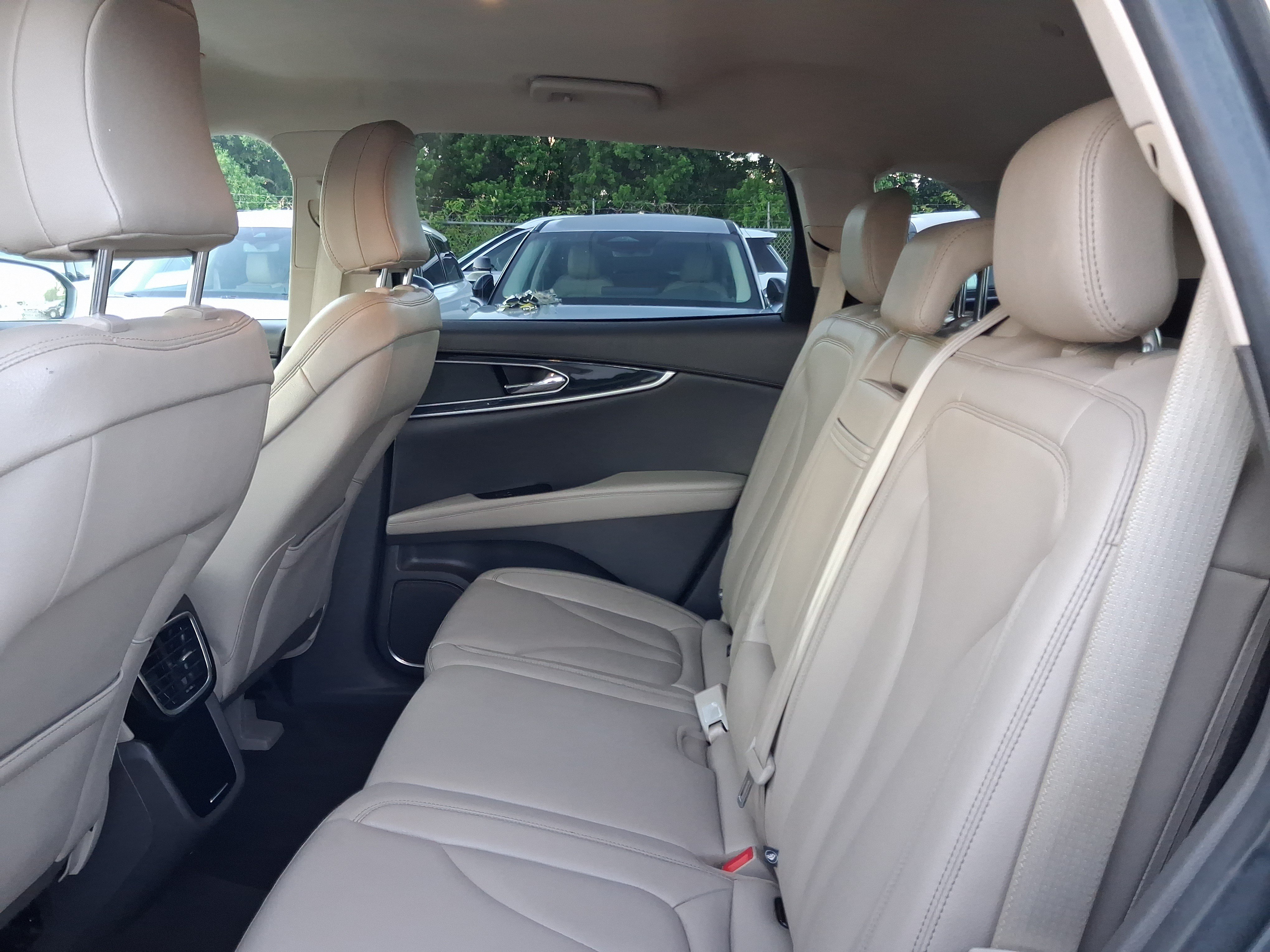 Used 2023 Lincoln Nautilus FWD image 6