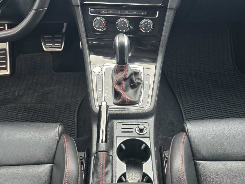 Used 2021 Volkswagen GTI SE image 13