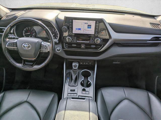Used 2020 Toyota Highlander XLE image 19